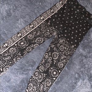 Thick, sweater-like leggings